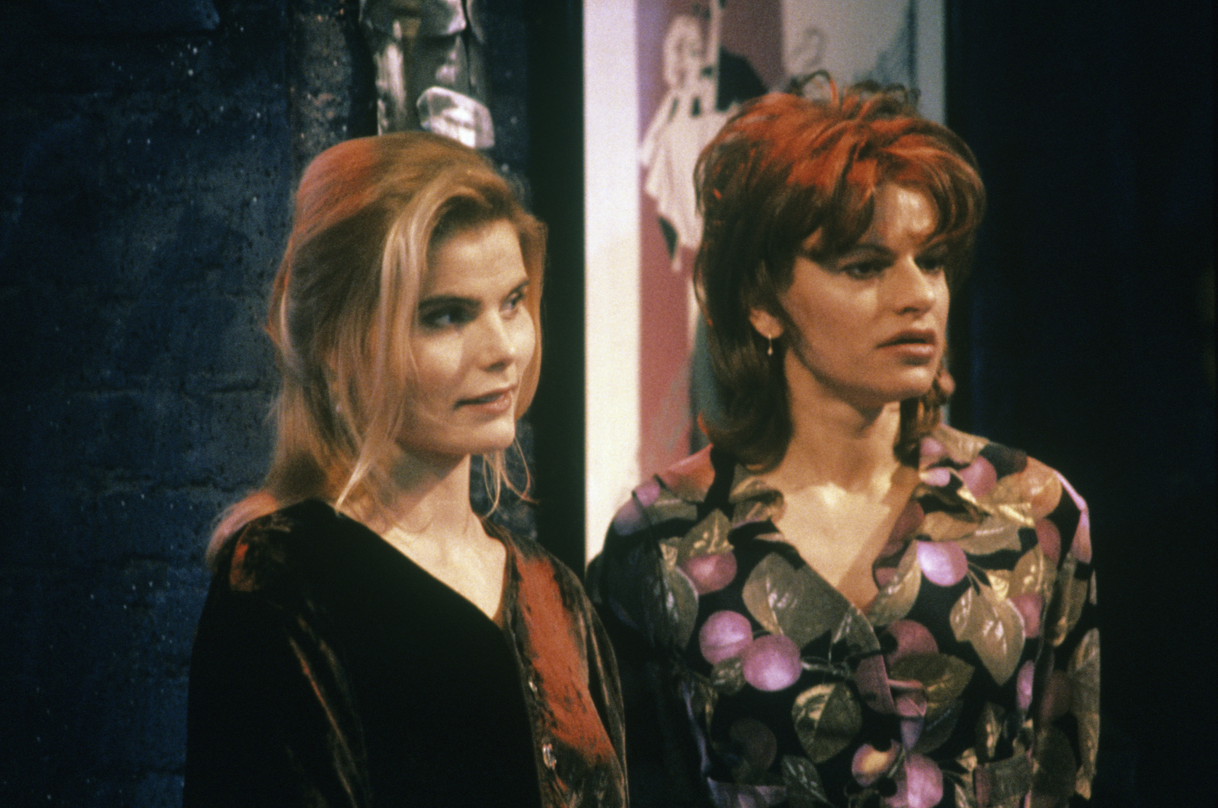 Mariel Hemingway and Sandra Bernhard in Roseanne (1988)