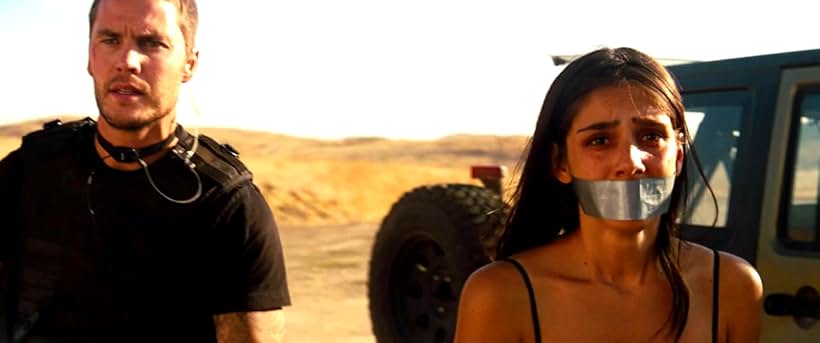 Sandra Echeverría and Taylor Kitsch in Những Kẻ Man Rợ (2012)