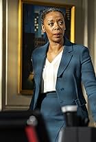 Noma Dumezweni in Sụp Đổ (2020)