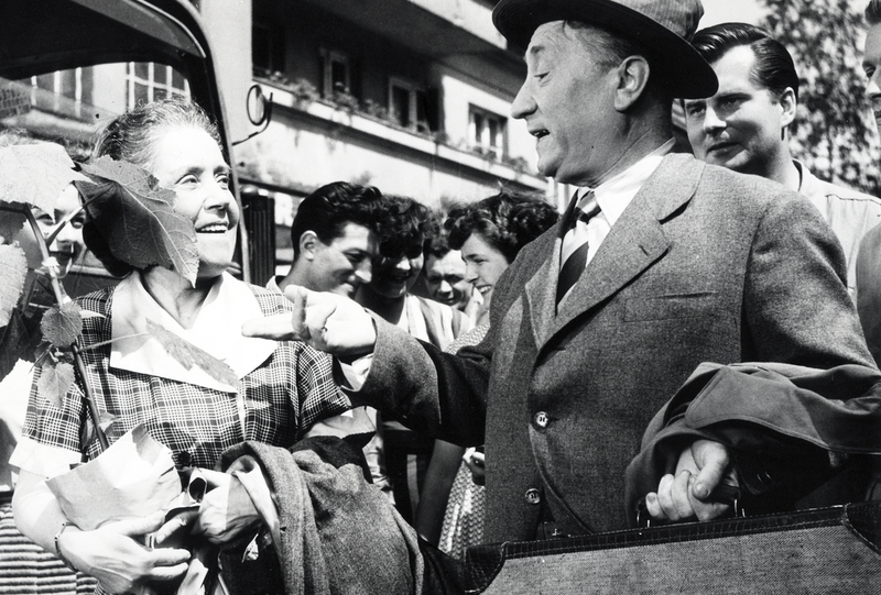 Jaroslav Marvan and Ruzena Slemrová in Dovolená s Andelem (1953)