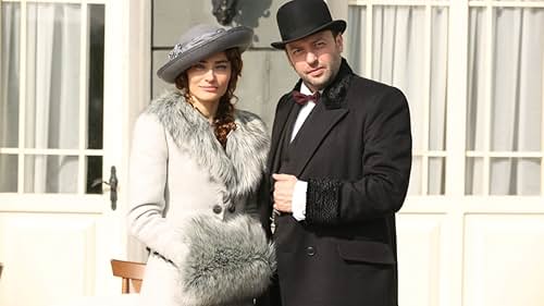 Okan Yalabik and Saadet Aksoy in Vatanim Sensin (2016)