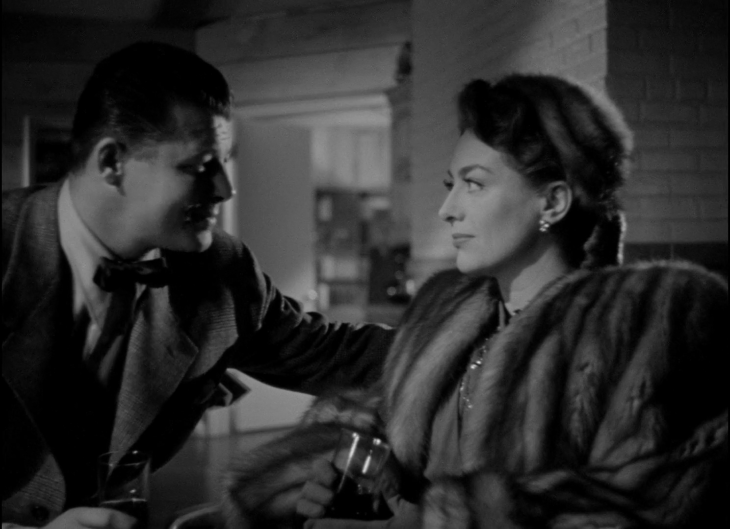 Joan Crawford and Jack Carson in Thời Kỳ Đại Suy Thoái (1945)