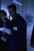 Marg Helgenberger, Paul Guilfoyle, and William Petersen in Đội Điều Tra Hiện Trường (2000)