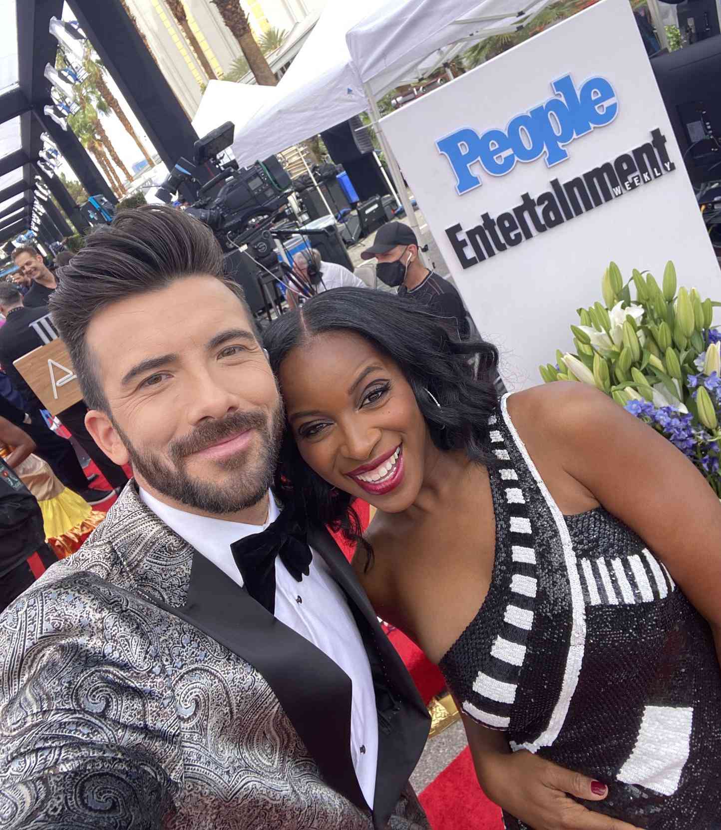 People's Jeremy Parsons and Janine Rubenstein, Live, from the Grammys Red Carpet